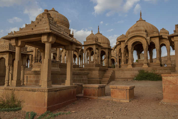 64 - India - Jaisalmer - cenotafios de Bada Bagh